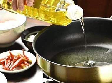 用橄欖油代替其它植物油炒菜好嗎？