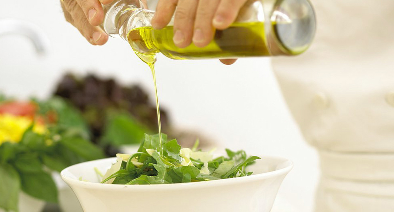 用橄欖油代替其它植物油炒菜好嗎_久顧特級初榨橄欖油